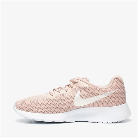 dames sneakers groen nike tanjun|nike tanjun sneaker women white.